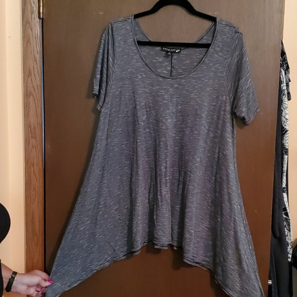 Black and white t-shirt